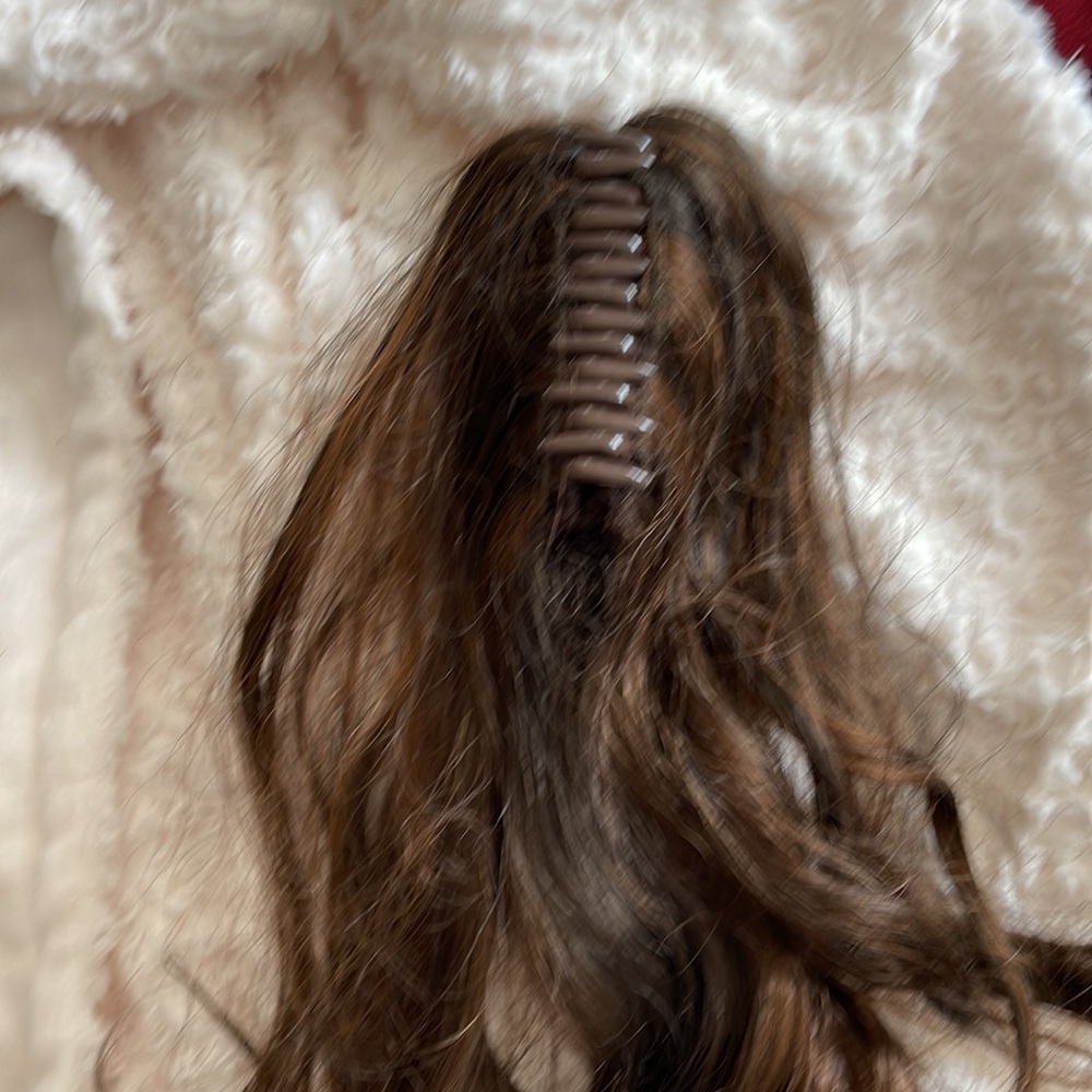 Pony by Toni, 22” long, Brunette - Picture 2 of 3